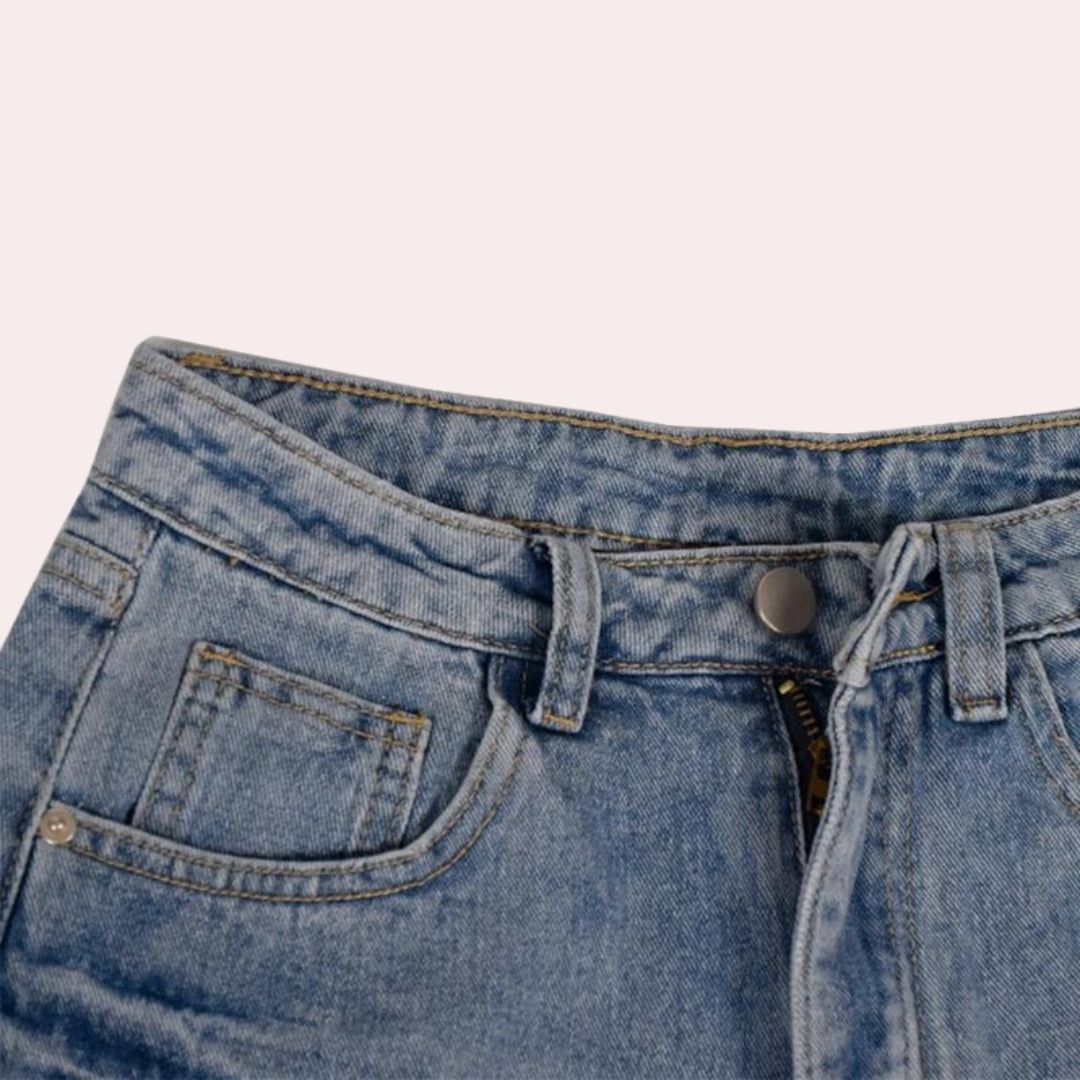 Ondine - Stylish Women's Denim Shorts for a Summer Look